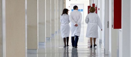 Médicos en un hospital