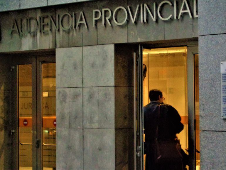 Sede de la Audiencia Provincial en el palacio de justicia de Oviedo. El juicio se celebra en la sección tercera. 