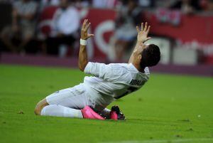 Real Madrid&#039;s Cristiano Ronaldo gestures during their Spanish first division soccer match against Sporting Gijon at El Molinon stadium in Gijon, north of Spain, August, 23, 2015. REUTERS/Eloy Alonso