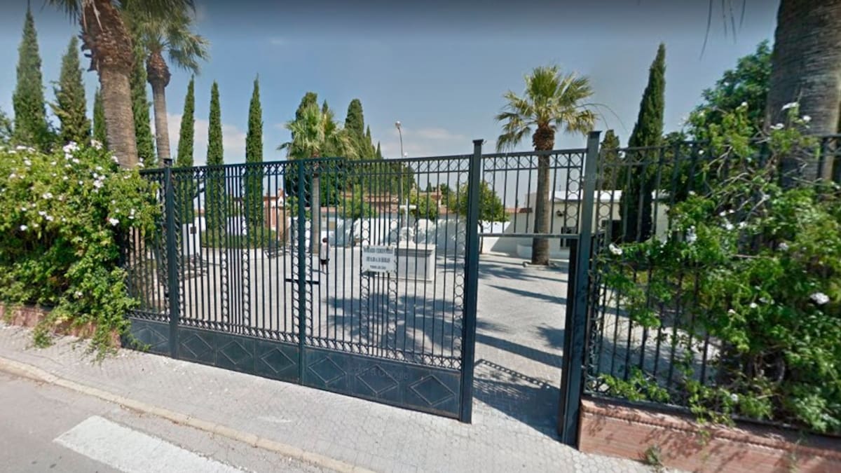 El cementerio de Morón amplía temporalmente su horario dos días a la semana