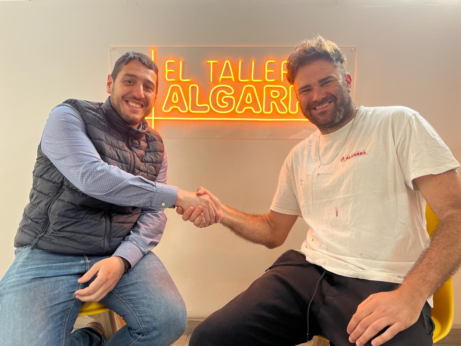 Luis Gómez, presidente de la Falla de Plaza de la Reina y Manolo Algarra (hijo) artista fallero