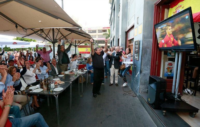 Mariano Rajoy junto a su equipo en Santa Cruz de Tenerife