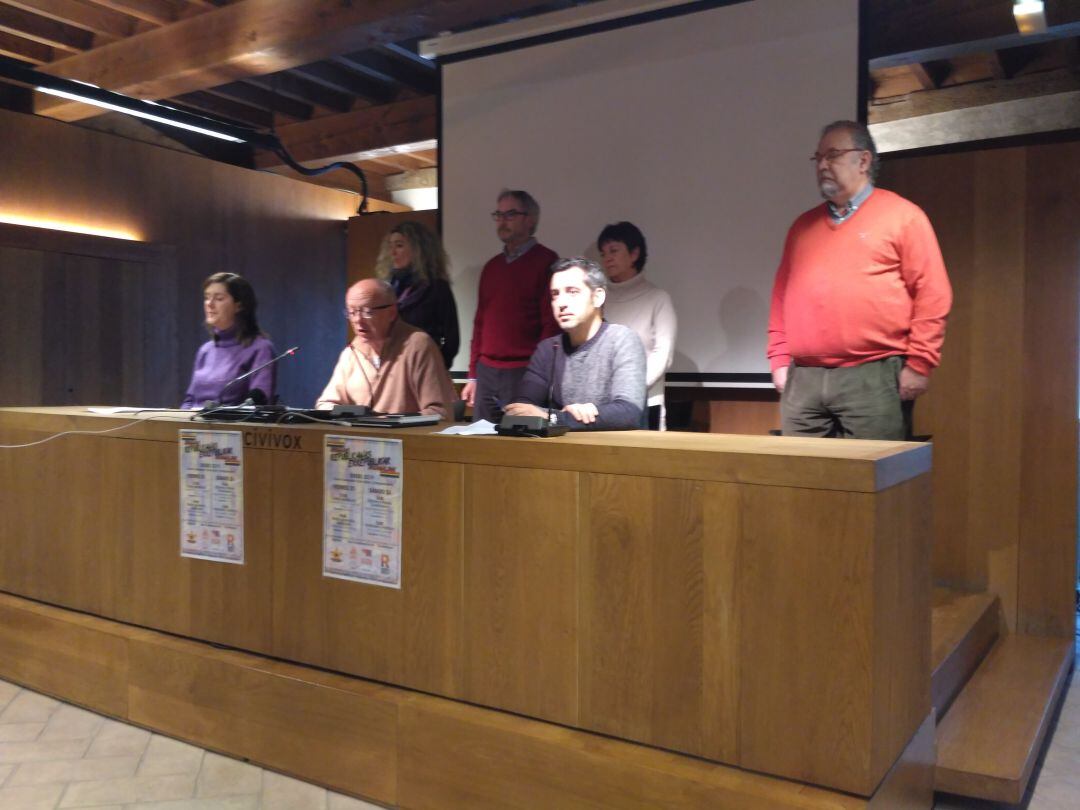 Representantes de la Junta Republicana de Navarra y de los entes colaboradores, en la presentación de las jornadas.