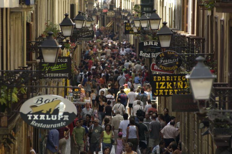 La afluencia de turismas a Donostia durante el fin de semana de la Behobia-San Sebastián ha sido muy alta.