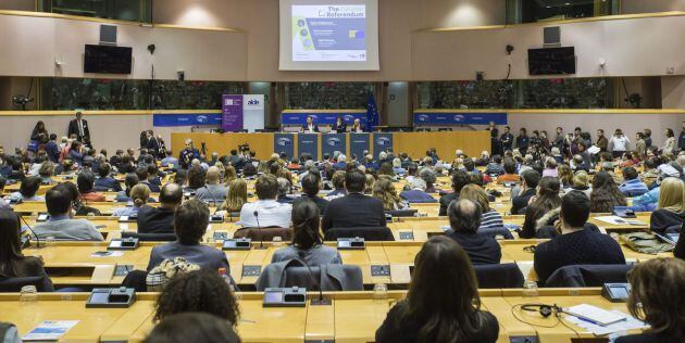 Vista general de la sala donde Puigdemont, Junqueras y Romeva han ofrecido una conferencia en las instalaciones del Parlamento Europeo