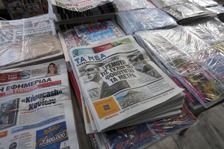 El diario &#039;Ta Nea&#039;, entre otros periódicos griegos