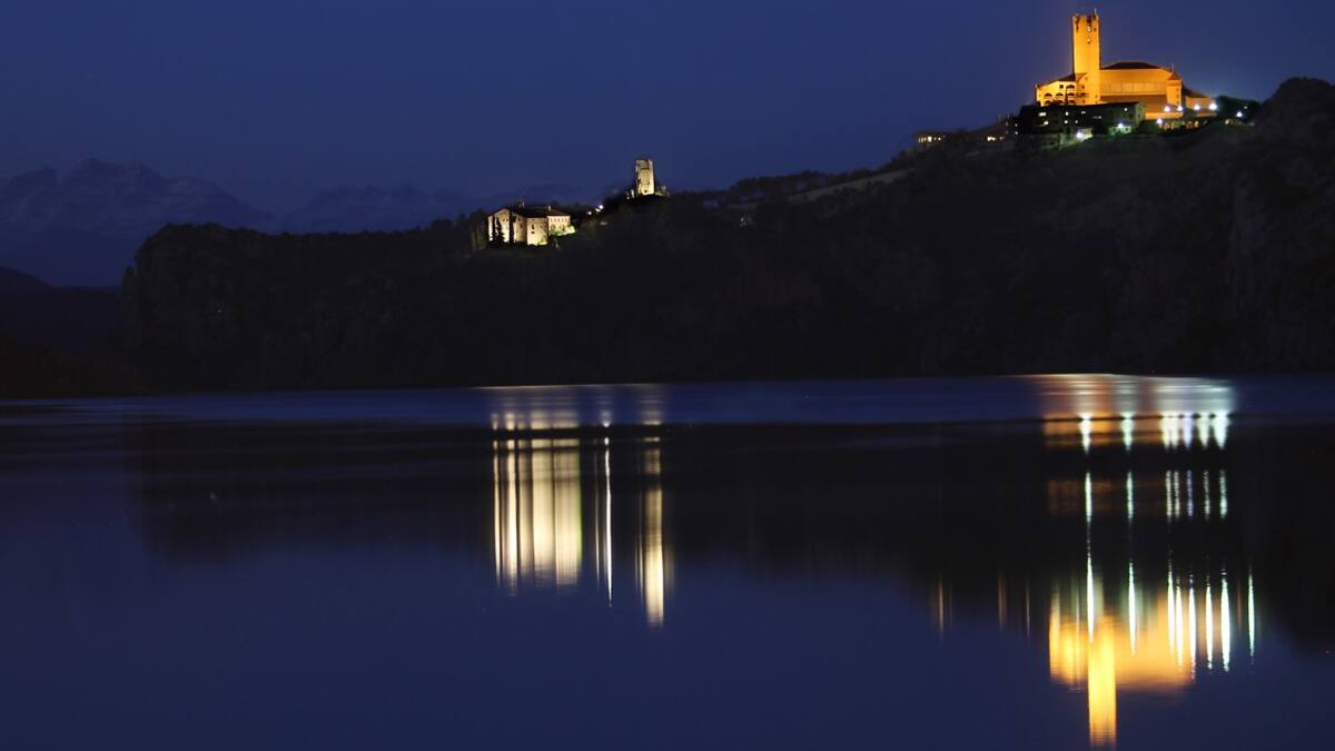 La ermita y la torre medieval de Torreciudad estrenan iluminación nocturna