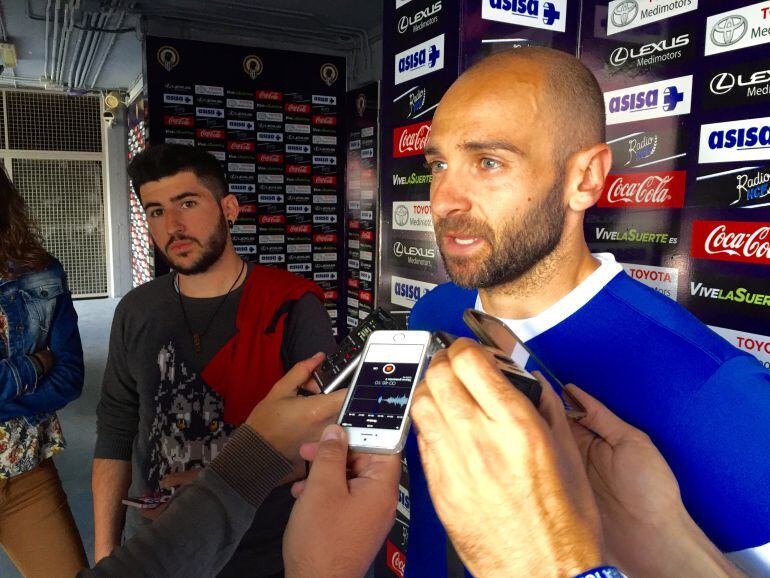 Chechu Flores, jugador del Hércules CF, en la zona mixta del Rico Pérez