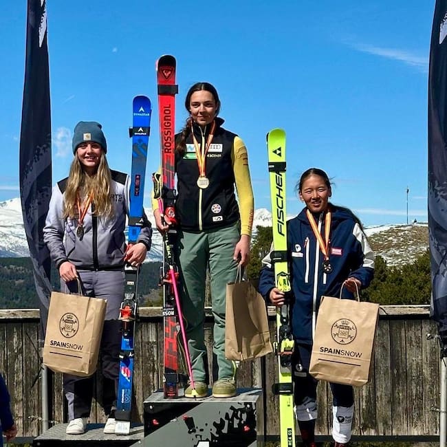 Martina en los más alto del esquí español