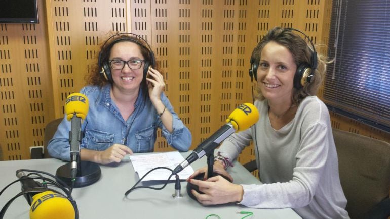 Yolanda Blanco y Ana Matesanz en los estudios de SER Cáceres