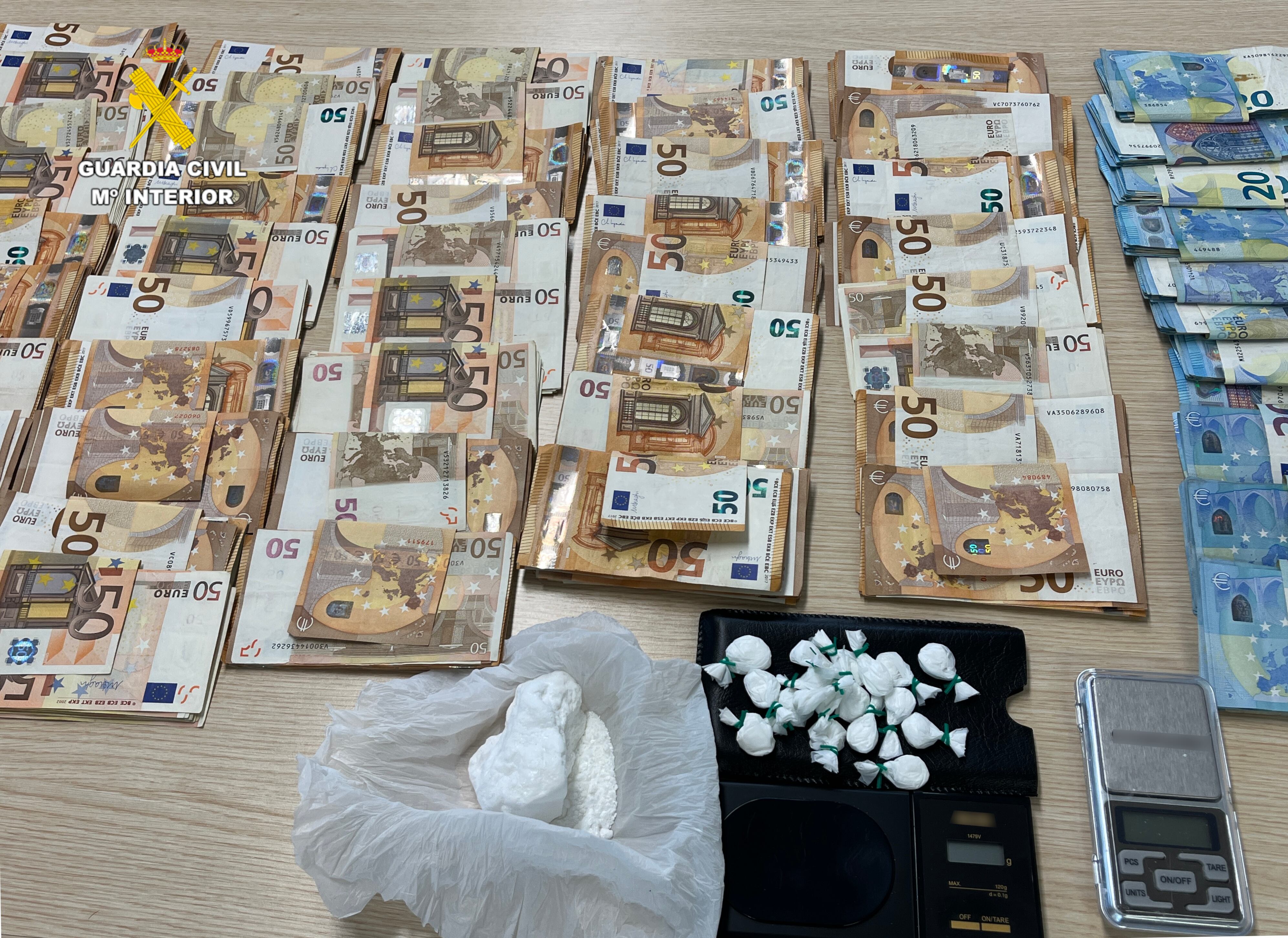 La Guardia Civil calcula que con la cantidad de droga intervenida se podía haber puesto en circulación unas 180 dosis