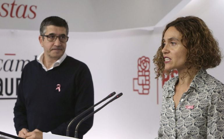 La secretaria de Estudios y Programas del PSOE, Meritxell Batet,d., y el secretario de acción política y libertades del PSOE, Patxi López, tras la reunion de la Ejecutiva Federal del PSOE