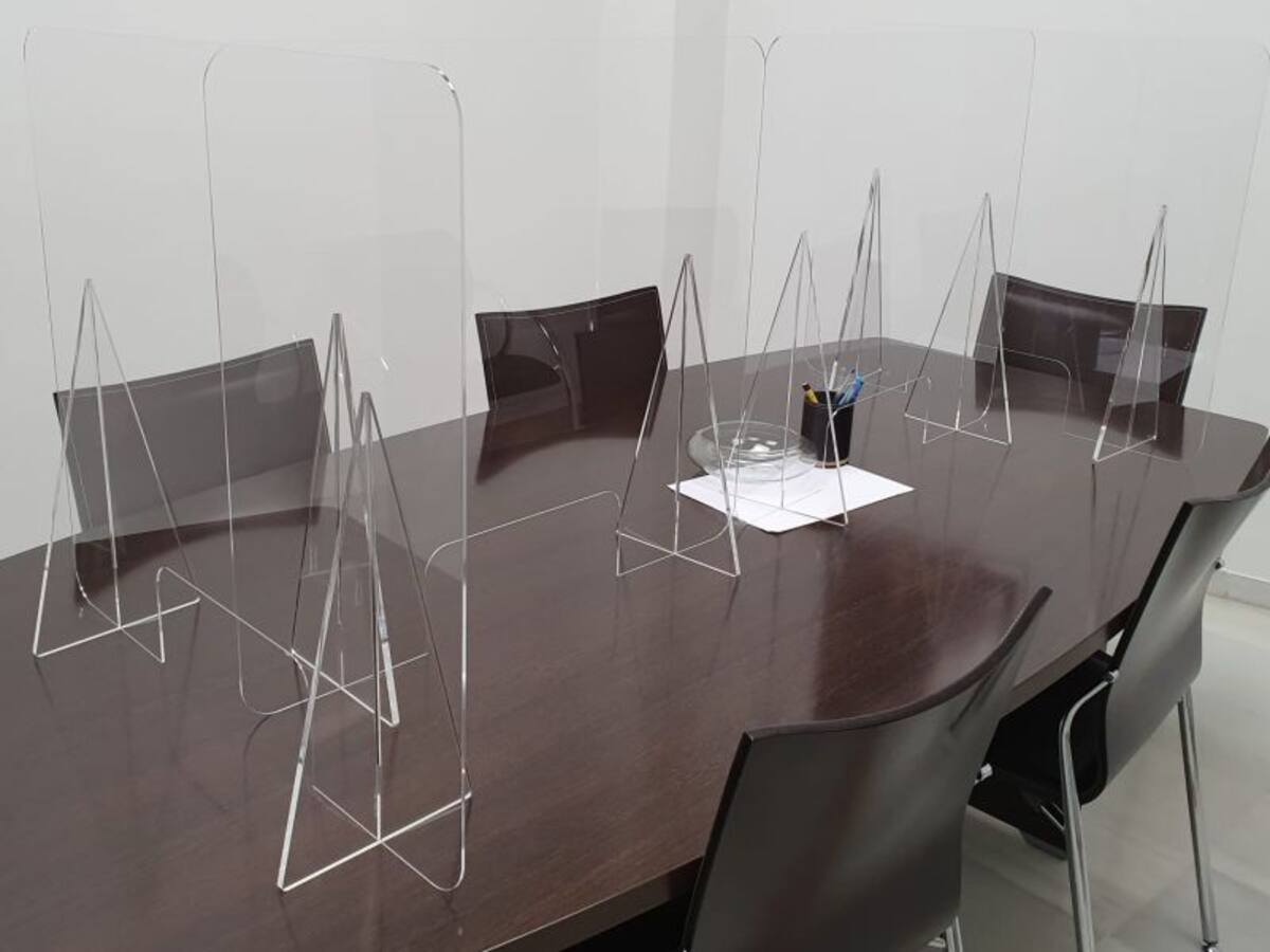 Renovarse o morir: de confeccionar uniformes para empresas a mamparas de protección