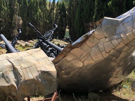 Escultura de Ripollés abandonada en Tetuán XIV