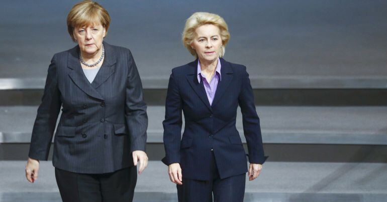 La canciller alemana, Angela Merkel, y la ministra de Defensa, Ursula von der Leyen durante la sesión del Bundestag.