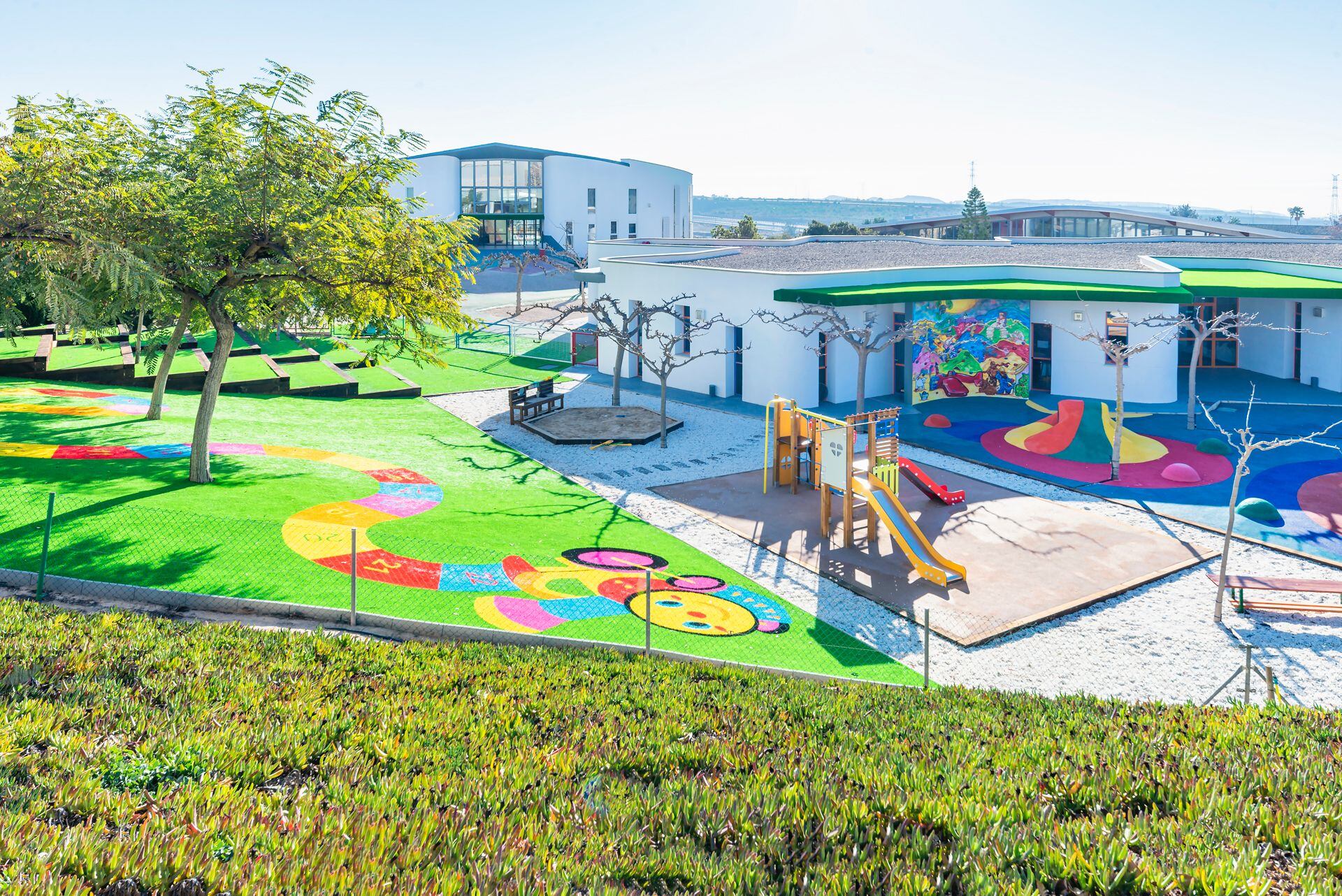 El Colegio San Alberto Magno, libre de contaminaciones y ruidos.