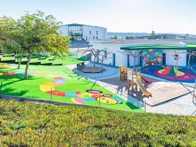 El Colegio San Alberto Magno, libre de contaminaciones y ruidos.