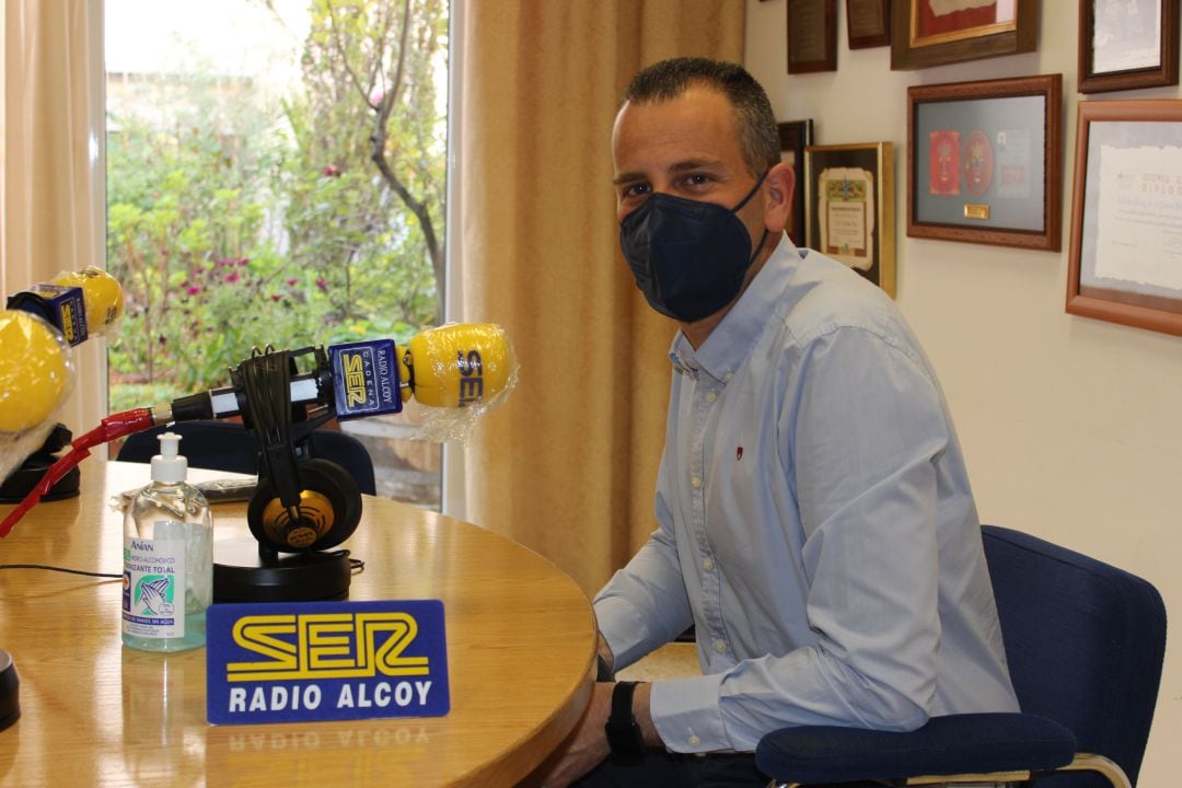 Alberto Belda, concejal de Deportes en Radio Alcoy 