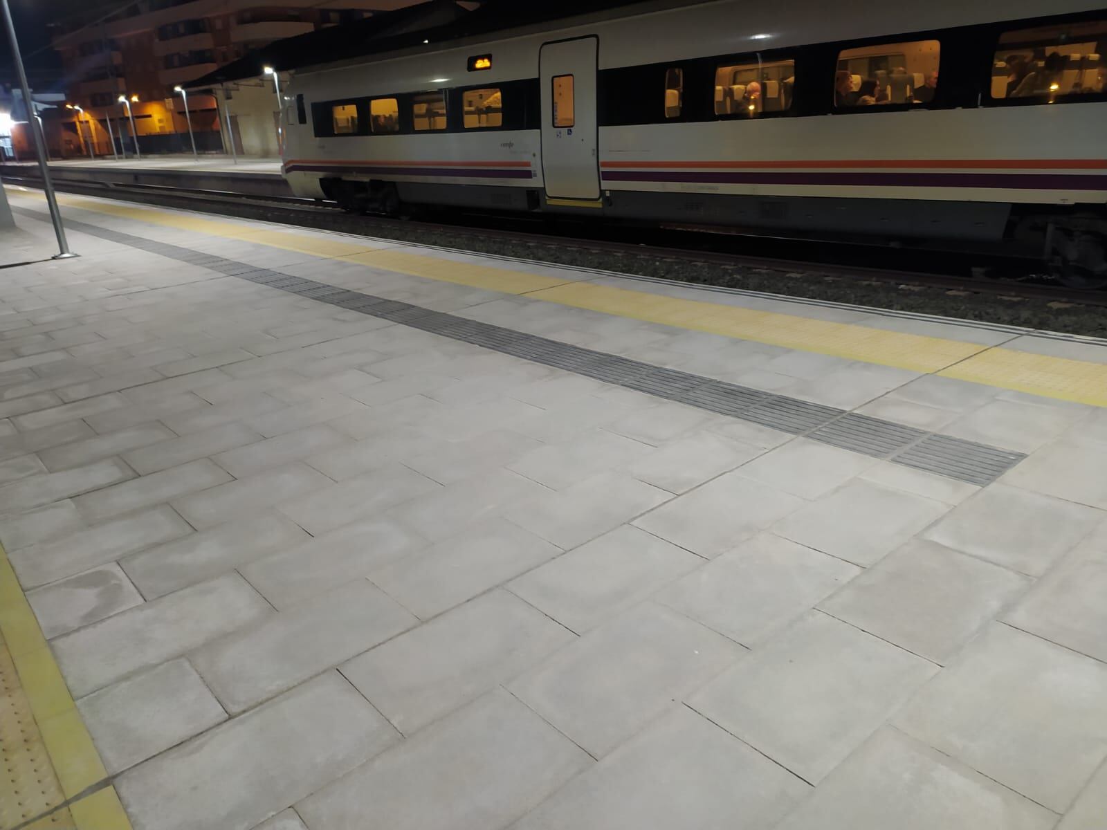 Imágenes nocturnas de la estación de Villena