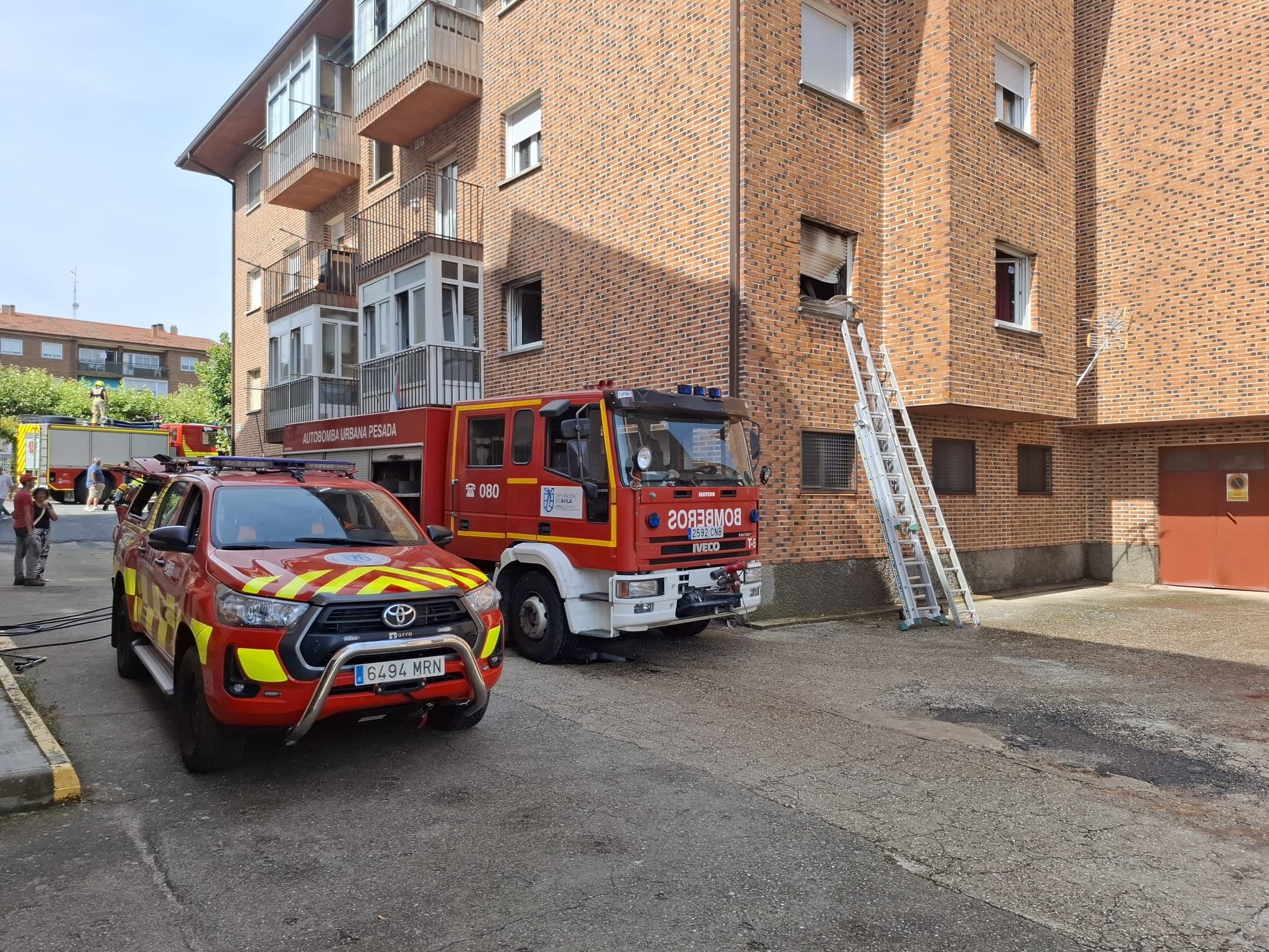 Edificio afectado por el fuego