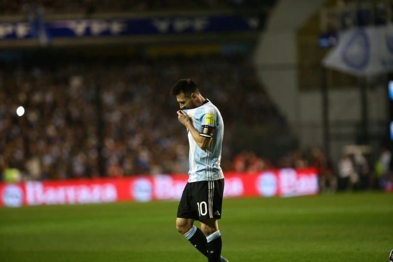 Messi, cabizbajo después de empatar ante Perú