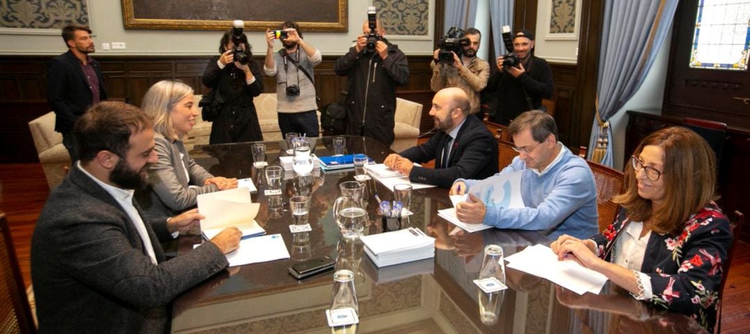 Reunión entre el PSOE y la Marea Alántica