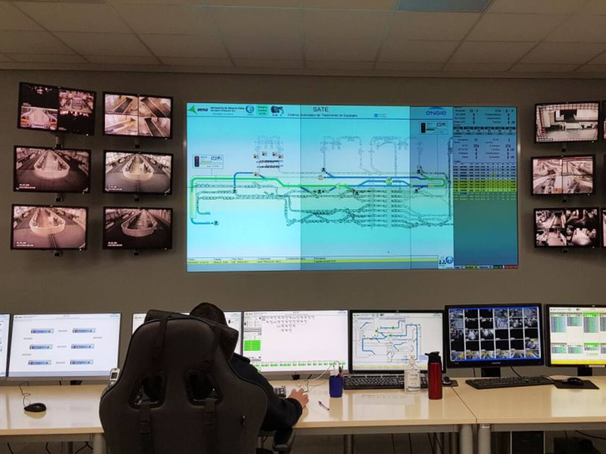 El Aeropuerto de Alicante-Elche instala un sistema inteligente para transportar las maletas más eficiente