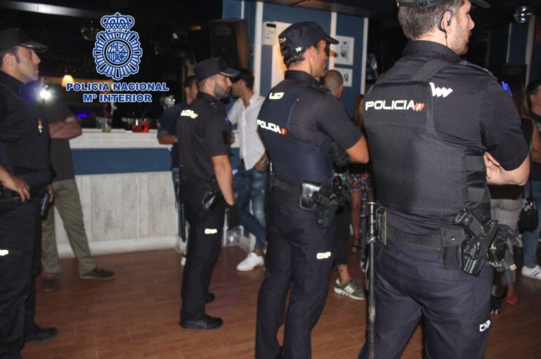 Registros de la Policía Nacional, Local y Adscrita en "Pubs" de Linares