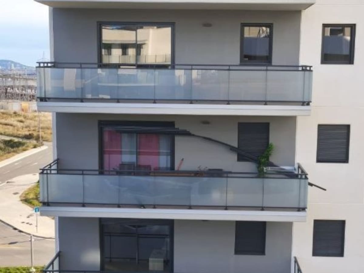 Artículo 47: Entrar a un piso nuevo lleno de excrementos, persianas que vuelan y puertas rotas