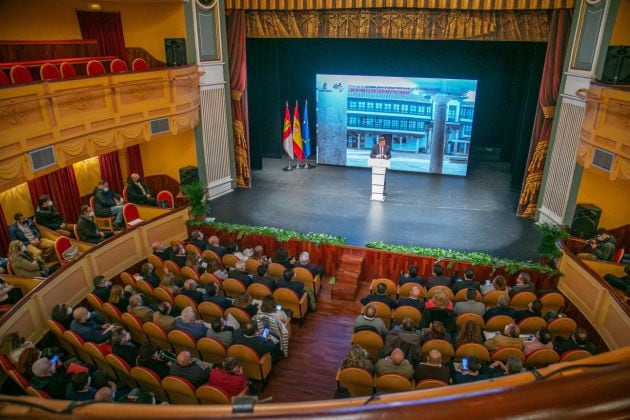 Panorámica del acto de Recamder en el Teatro Municipal de Almagro este lunes