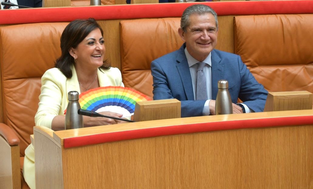 La presidenta de La Rioja, Concha Andreu, en la segunda sesión del debate de investidura del nuevo presidente de la comunidad en el Parlamento.