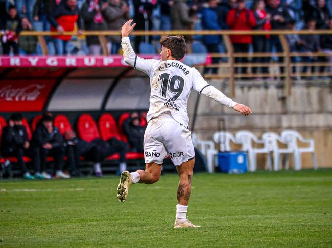 38 partidos y 12 goles de Escobar con la Cultural.