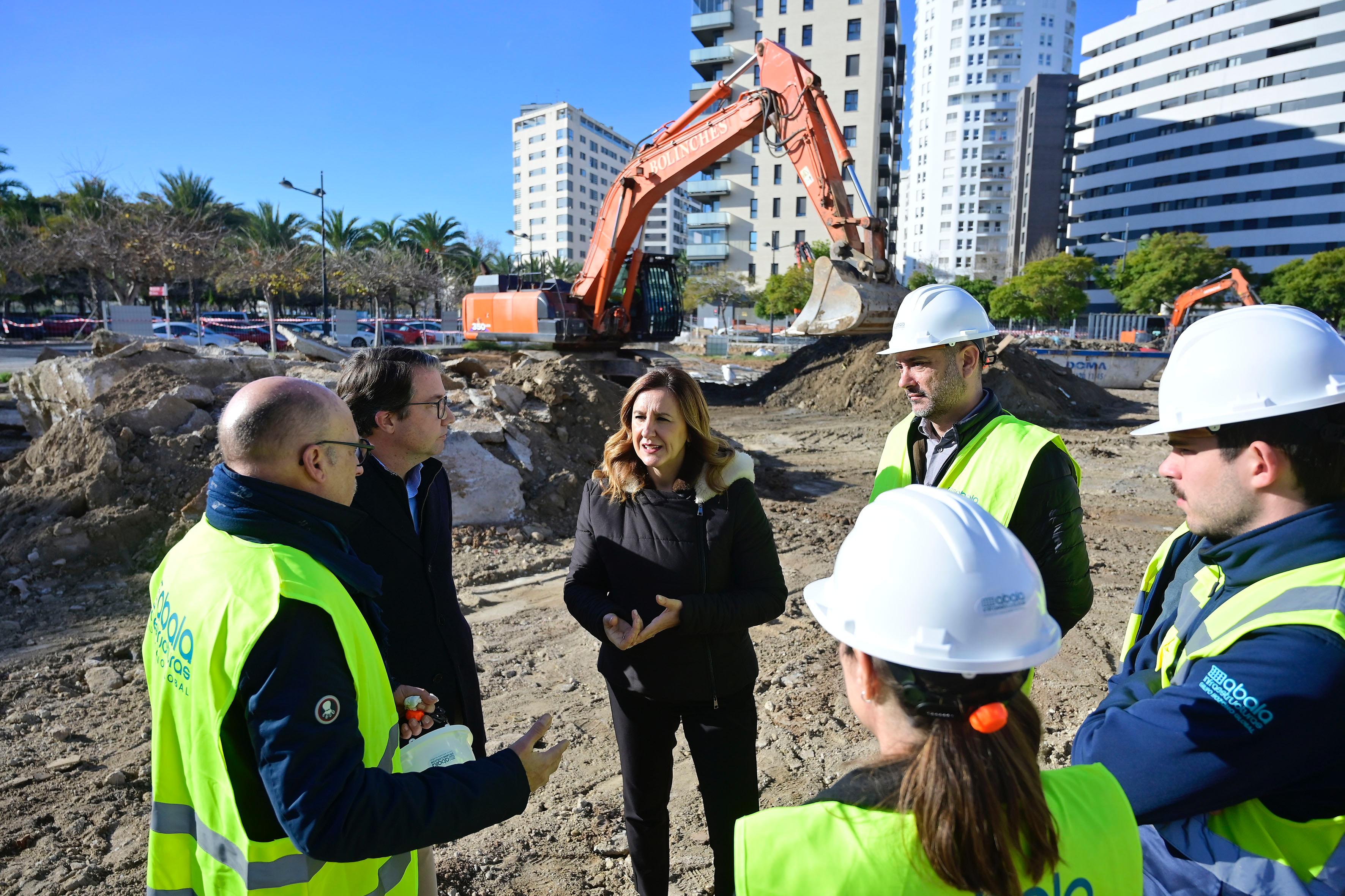 María José Catalá visita las obras del primer edificio intergeneracional de vivienda pública de València