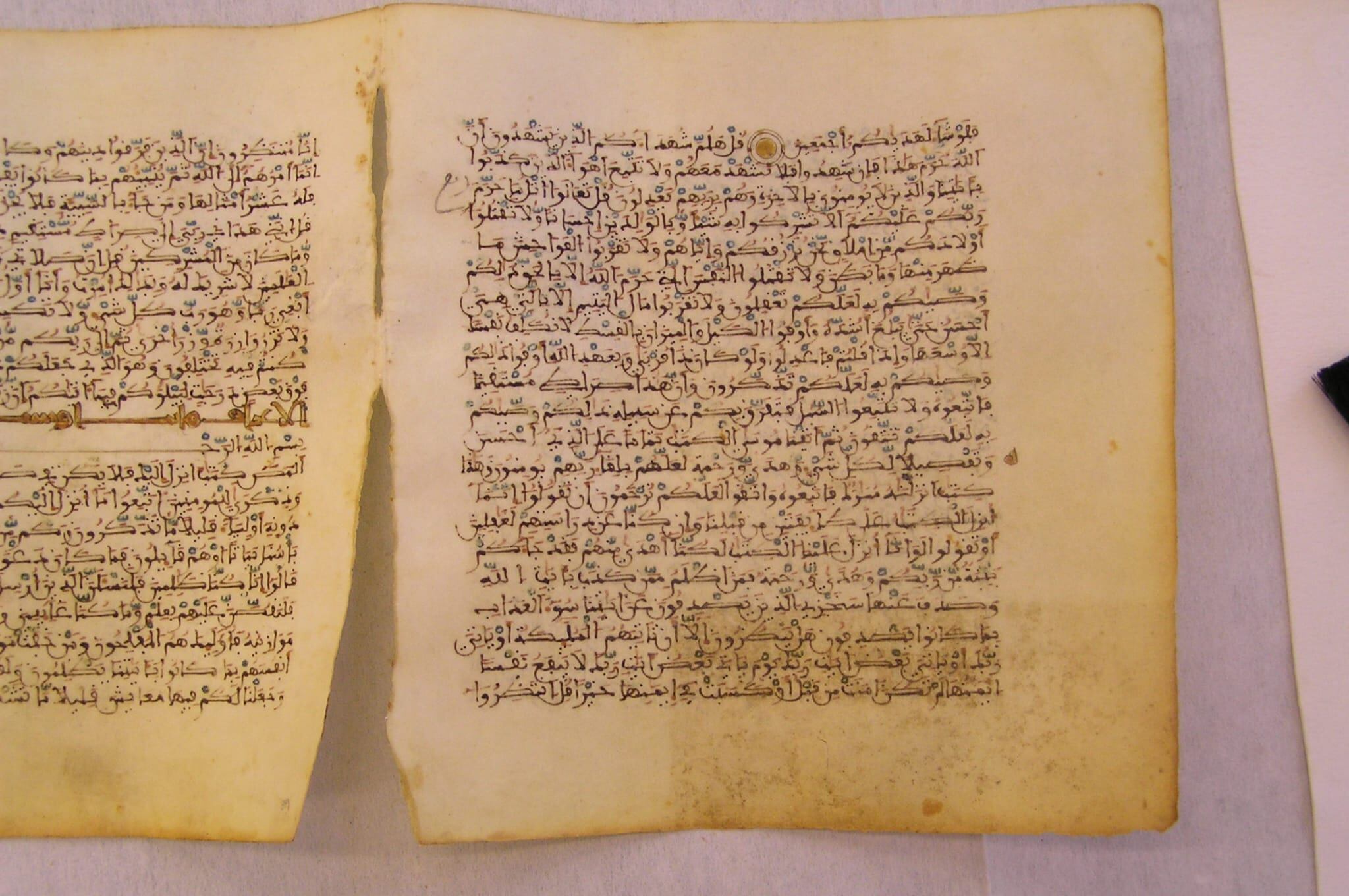 Coran del sigloXII descubierto durante unas obras de reforma en una vivienda de Cútar(Málaga)