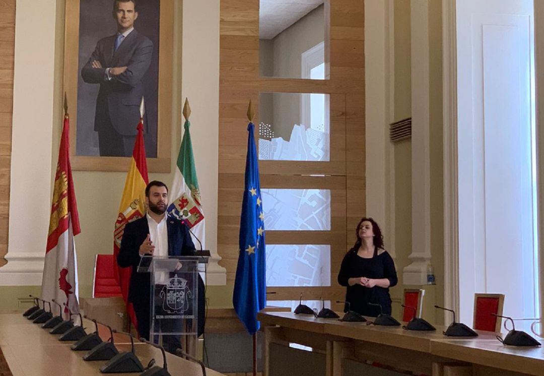 Luis Salaya durante una comparecencia en el Salón de Plenos