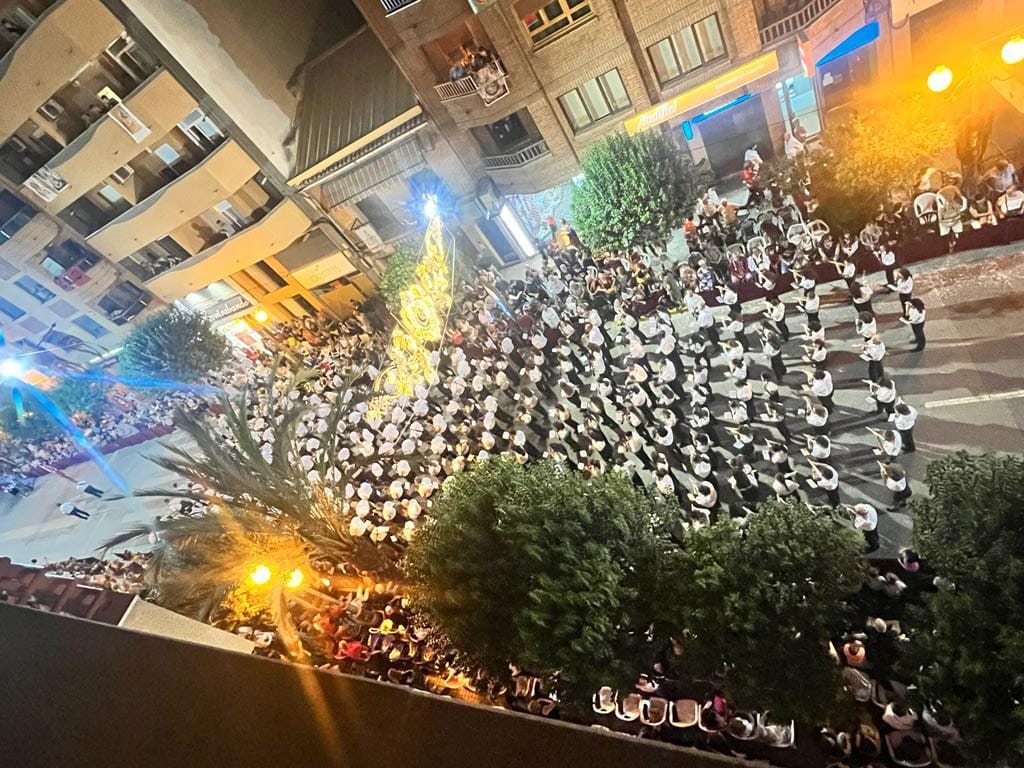 Banda Municipal y músicos en la cabalgata