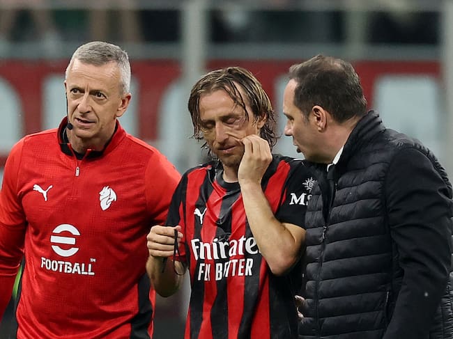 Luka Modric tras el choque con Locatelli durante el Milan - Juventus