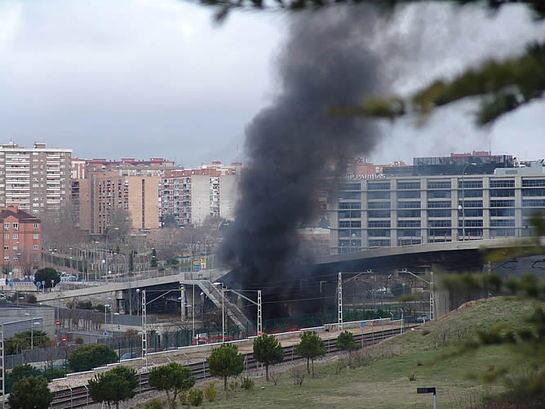 Un coche bomba ha explotado a las nueve de la mañana en el Campo de las Naciones de Madrid, aproximadamente hora y media después de que se recibiera un aviso de su colocación en Cruz Roja.