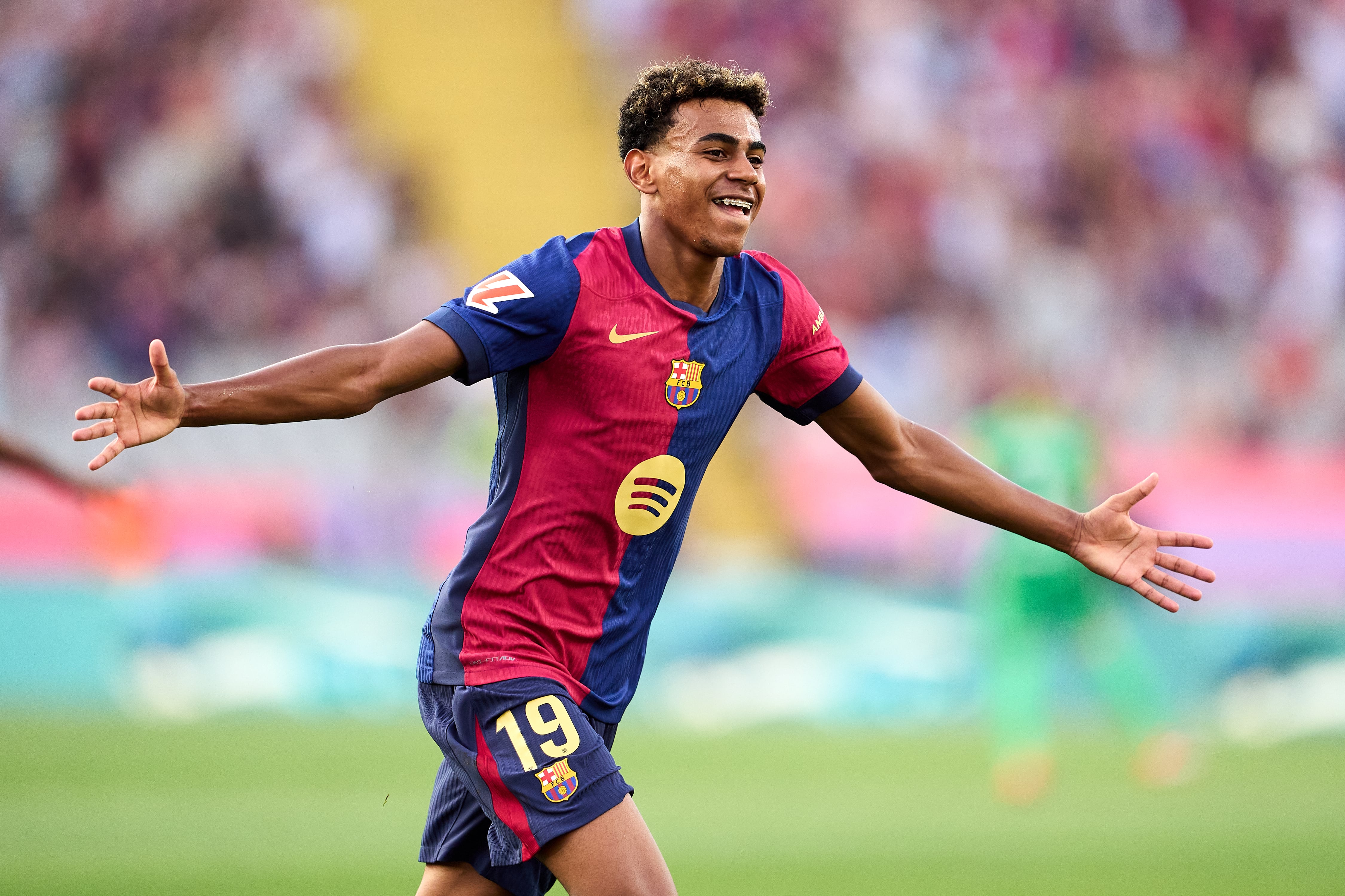 BARCELONA, SPAIN - AUGUST 24: Lamine Yamal of FC Barcelona celebrates after scoring their side&#039;s first goal during the La Liga match between FC Barcelona and Athletic Club at Camp Nou on August 24, 2024 in Barcelona, Spain. (Photo by Manuel Queimadelos/Quality Sport Images/Getty Images)