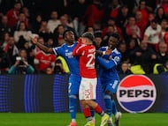 Vinicius y Prestianni durante el Benfica - Real Madrid de la ida de dieciseisavos de final de la UEFA Champions League