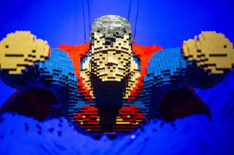 Un Superman confeccionado con piezas de Lego