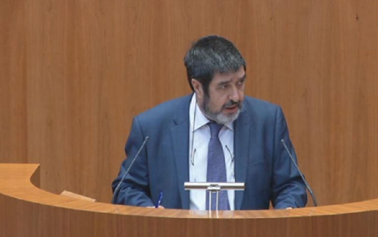 Manuel Mitadiel en su intervención en las Cortes de Castilla y León