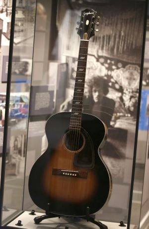 La guitarra acústica de Hendrix.