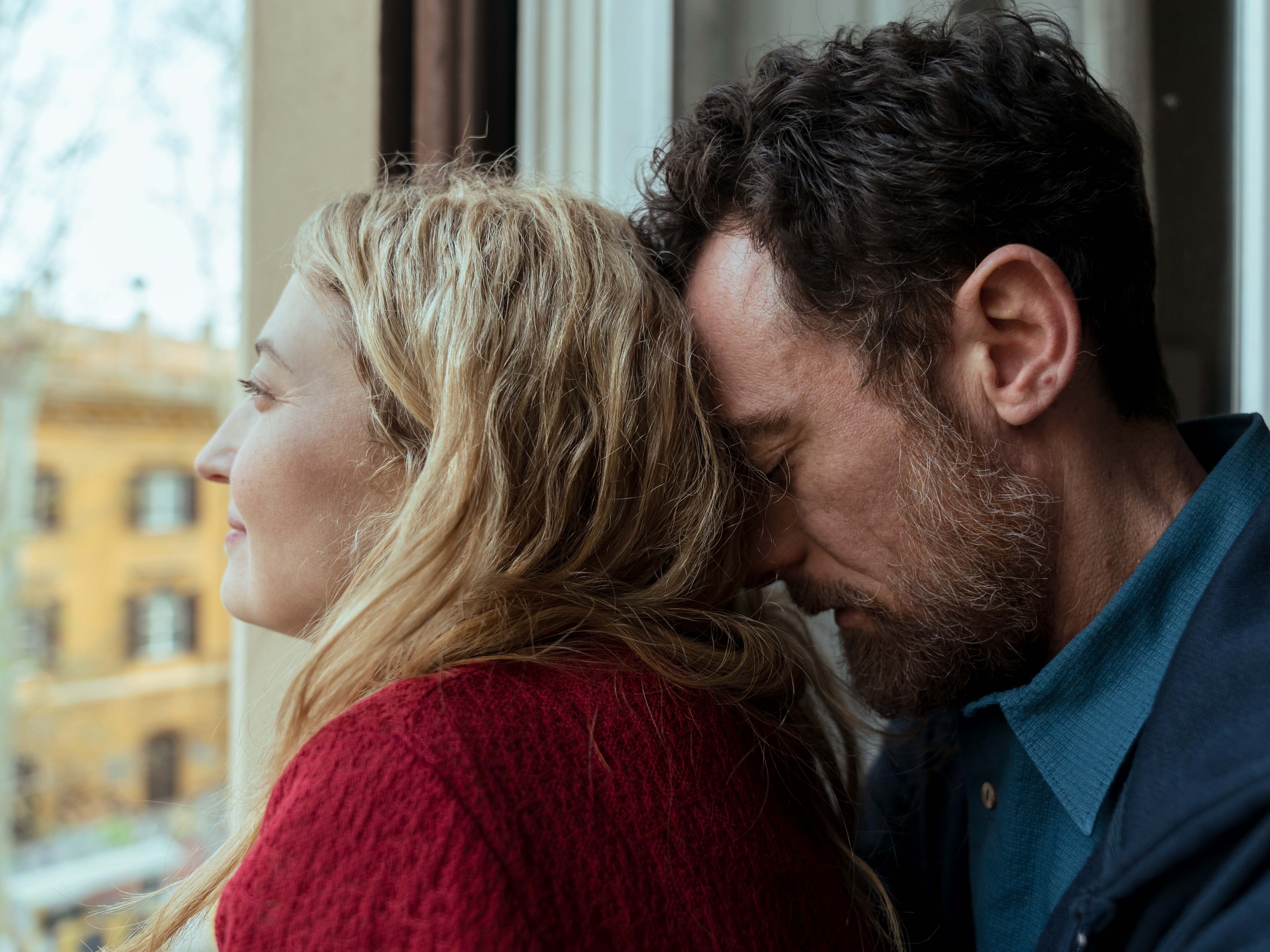 Fotograma de &#039;Tres adioses&#039; con Alba Rohrwacher y Elio Germano