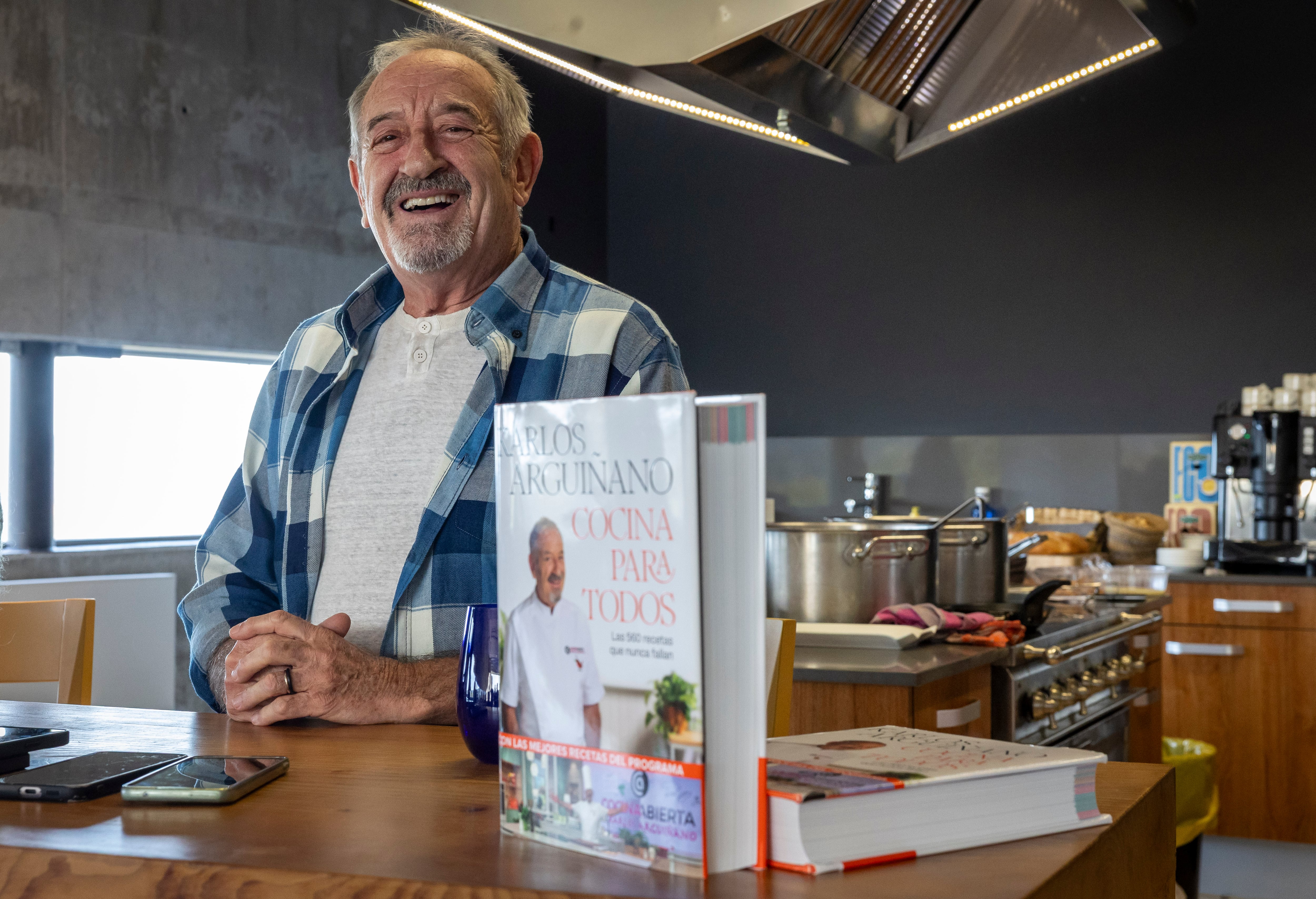 Karlos Arguiñano ha presentado su nuevo libro: 'Cocina para todos'.