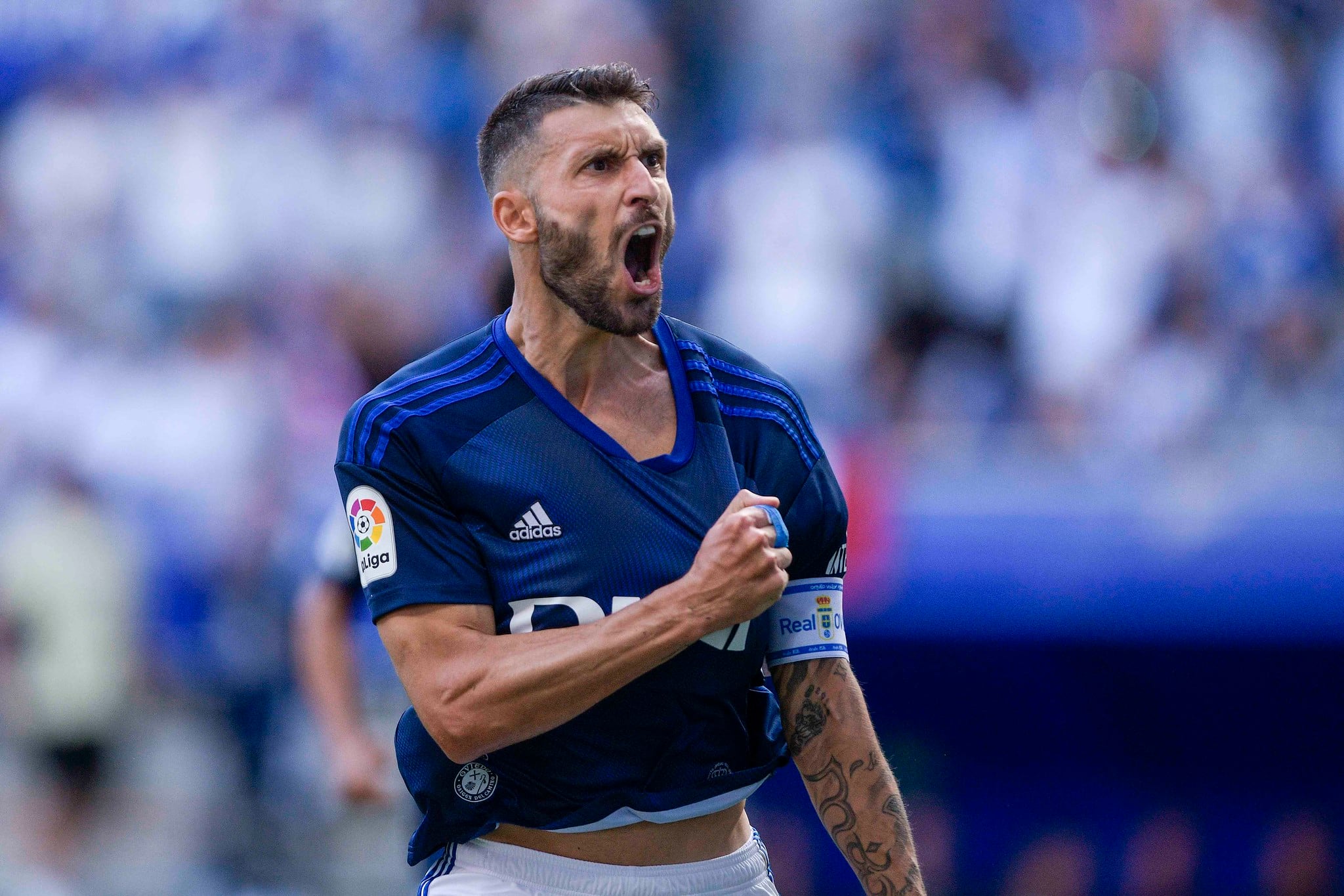 Borja Bastón celebra un gol con el Real Oviedo