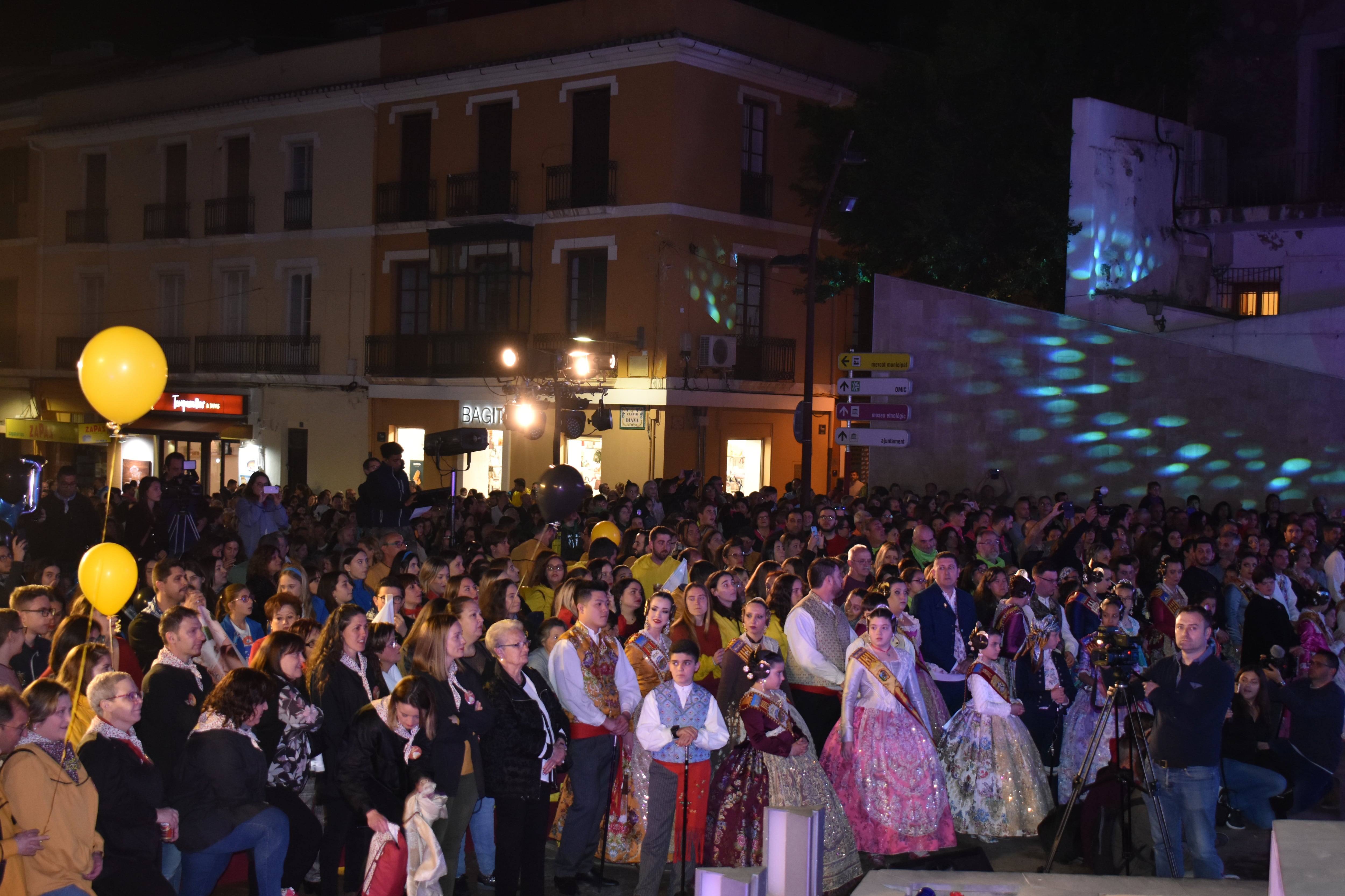 Imagen de archivo de la Crida de las Falleras Mayores de Dénia, Safir Malonda y Martina Gimeno, en febrero de 2020.