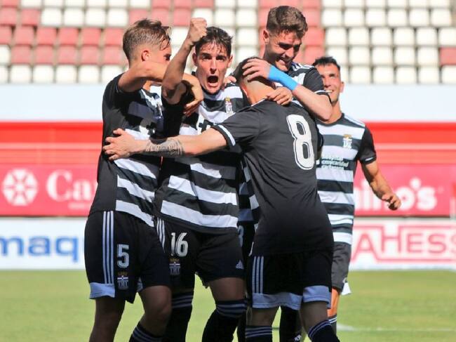 Neskes celebra el gol de la victoria albinegro en Nueva Condomina