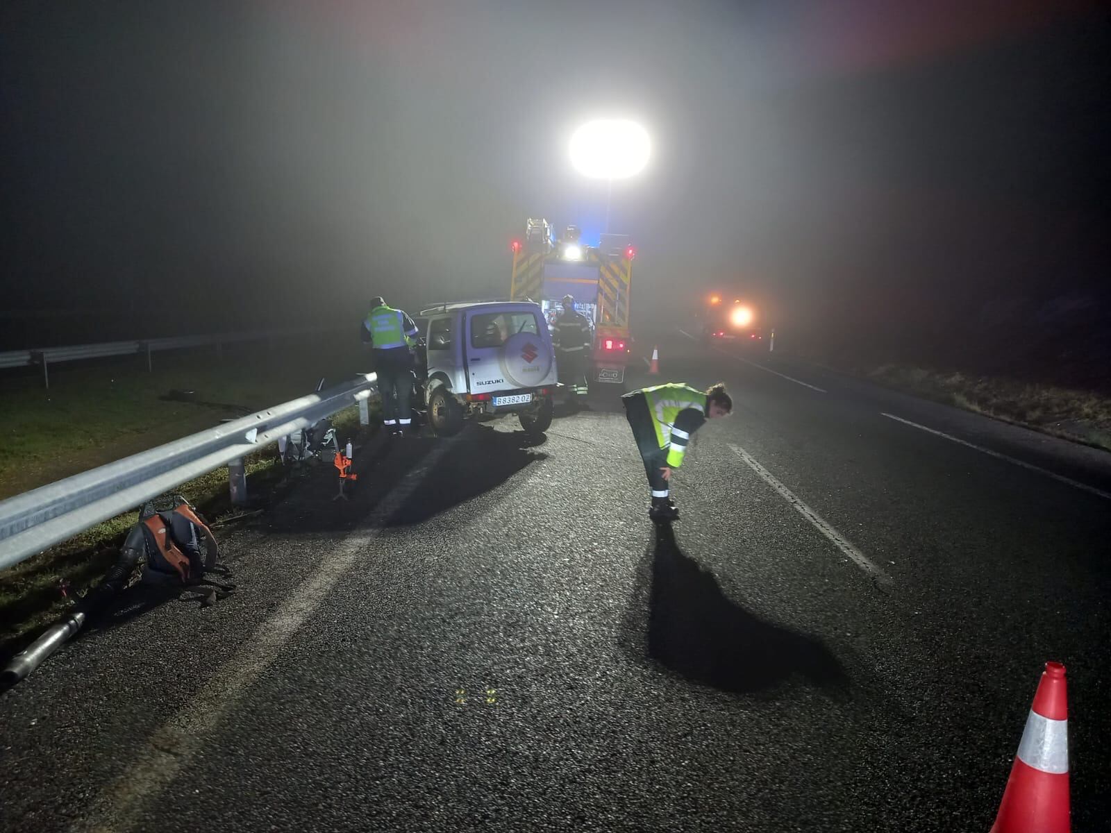 En la imagen el vehículo que conducía la persona que falleció en sentido contrario