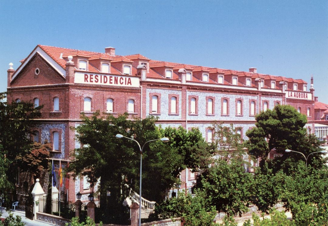 Fachada de la Residencia La Aurora de Navalcarnero